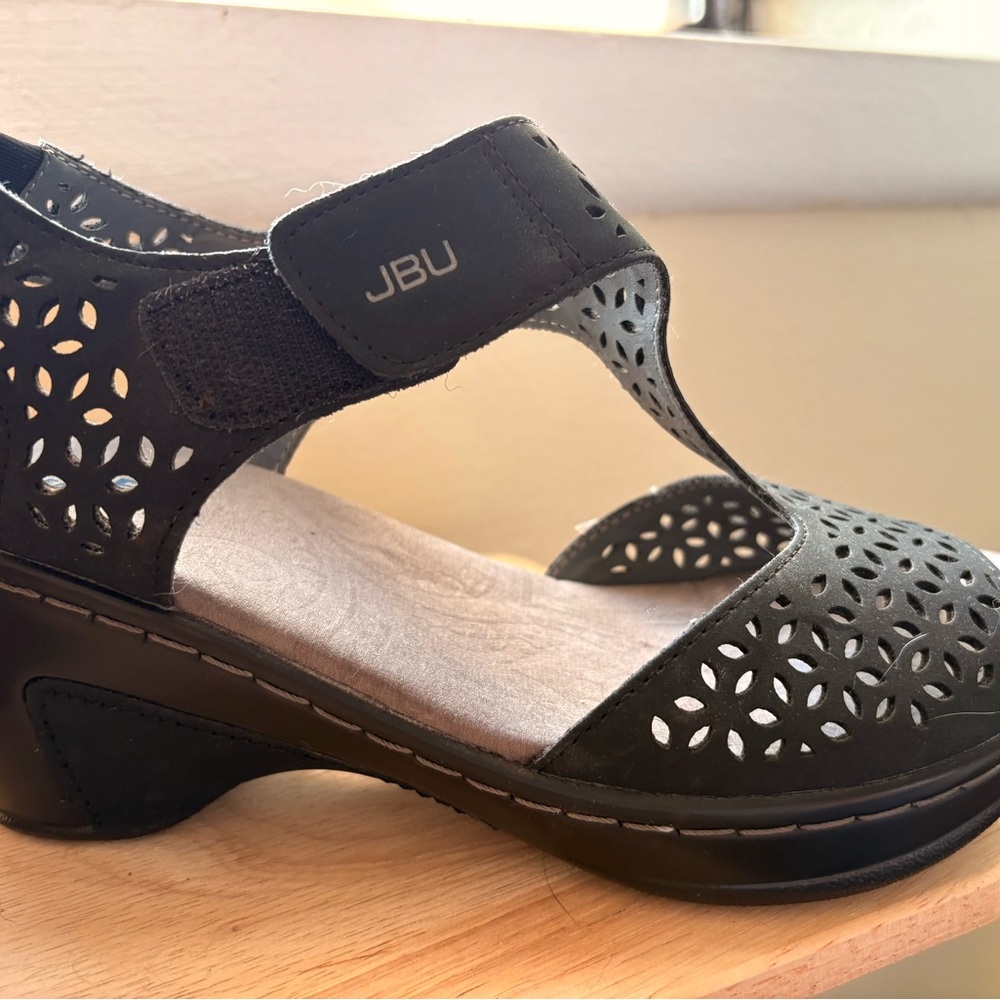 JBU Women's Black Cut-Out Sandals